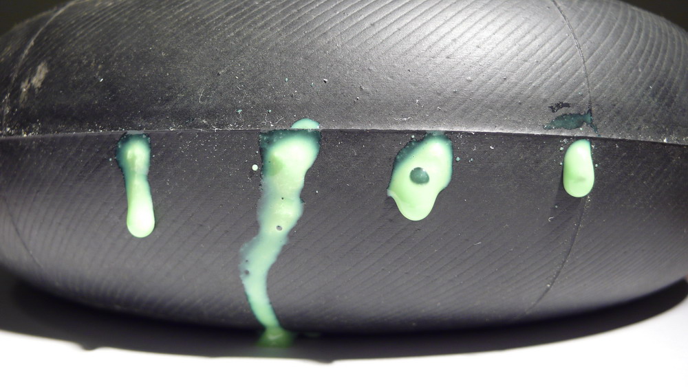 Slime tömítőanyag a belső gumi lyukainál